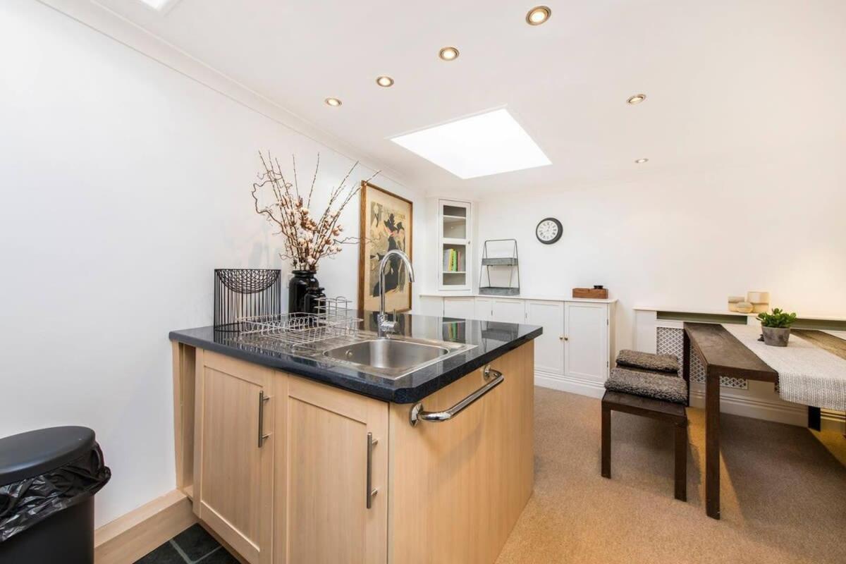 Idyllic Mews In Fantastic Location! Appartamento *